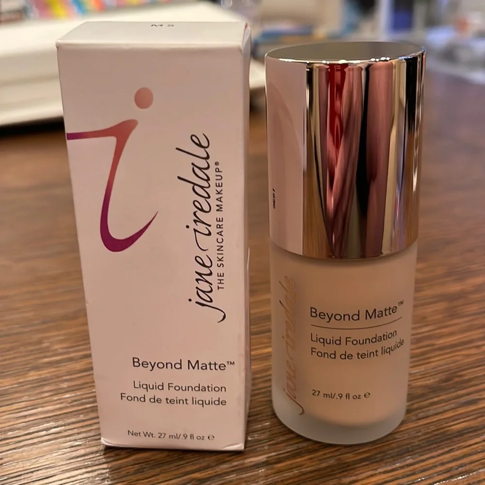 Jane Iredale Beyond Matte M5 Liquid Foundation - Picture 4 of 6
